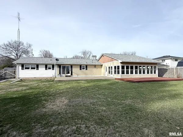 $200,000 | 128 Lakeland Drive, Galesburg, IL 61401