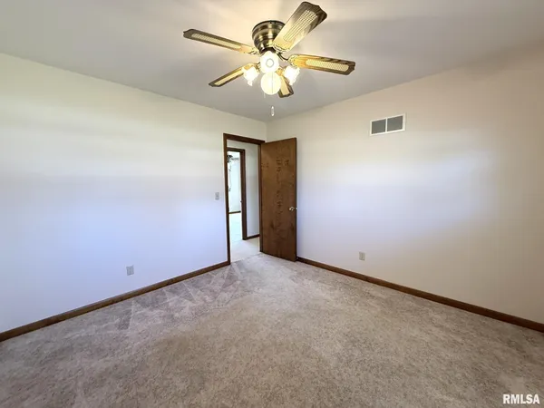 $200,000 | 128 Lakeland Drive, Galesburg, IL 61401
