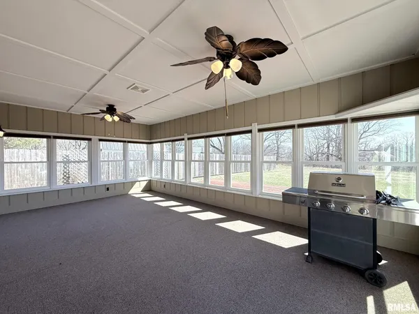$200,000 | 128 Lakeland Drive, Galesburg, IL 61401