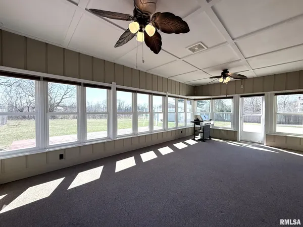 $200,000 | 128 Lakeland Drive, Galesburg, IL 61401
