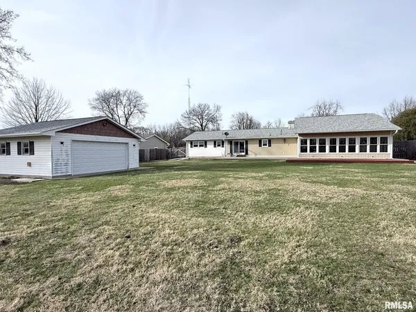 $200,000 | 128 Lakeland Drive, Galesburg, IL 61401