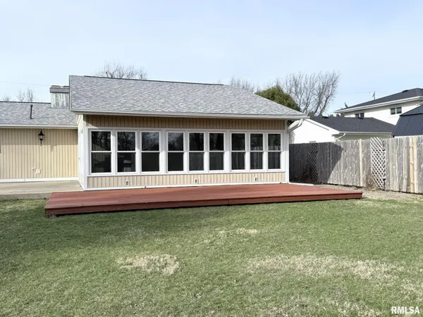 $200,000 | 128 Lakeland Drive, Galesburg, IL 61401