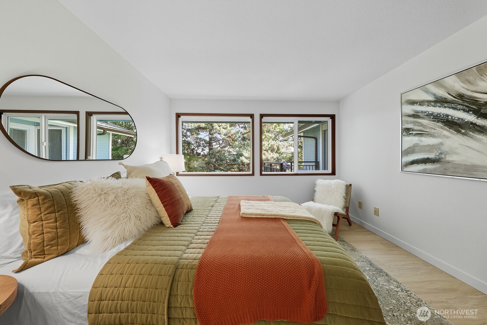 7573 Old Redmond Road, Unit 12 Redmond, WA 98052 - Photo 17 of 24 a bedroom with a large bed and a window