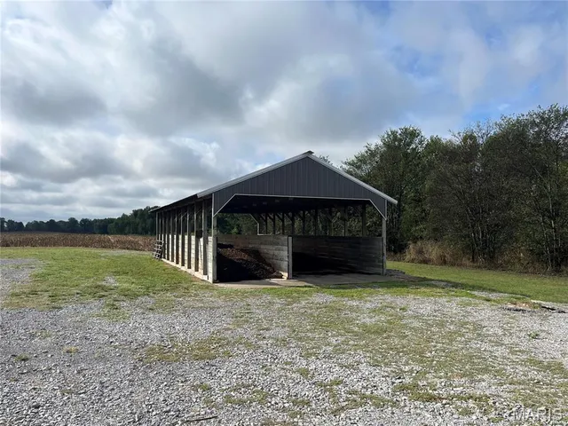 $1,250,000 | 361 County Highway, Sikeston, MO 63801