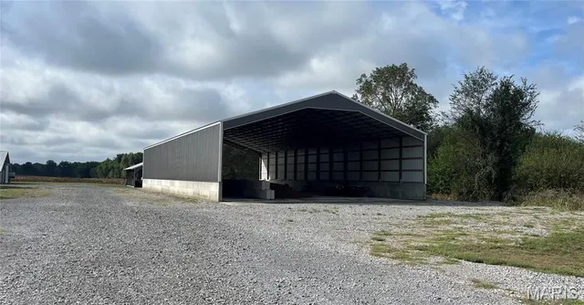 $1,250,000 | 371 County Highway, Sikeston, MO 63801