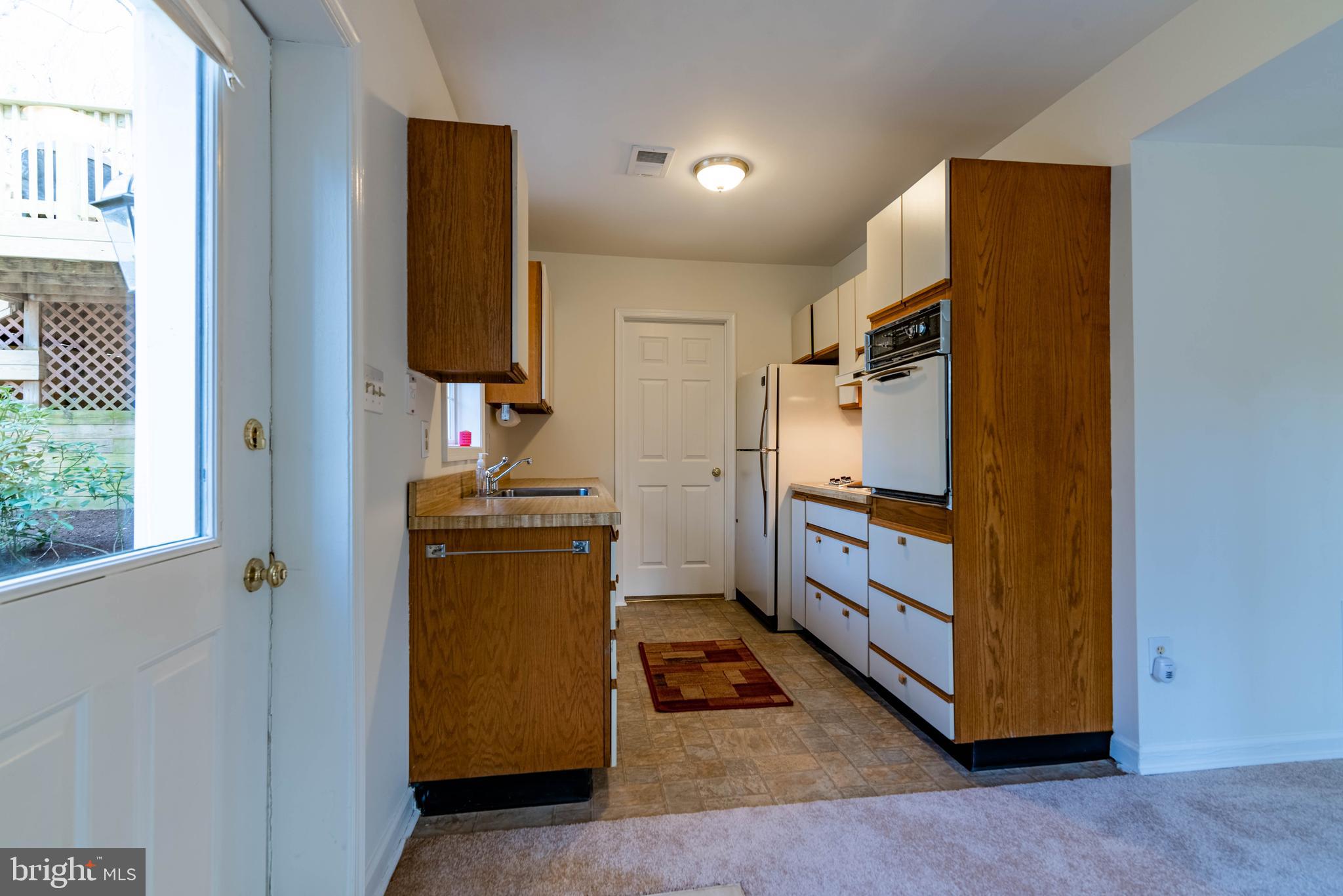 6706 Whitegate Road Clarksville, MD 21029 - Photo 36 of 73 In-law suite Kitchen