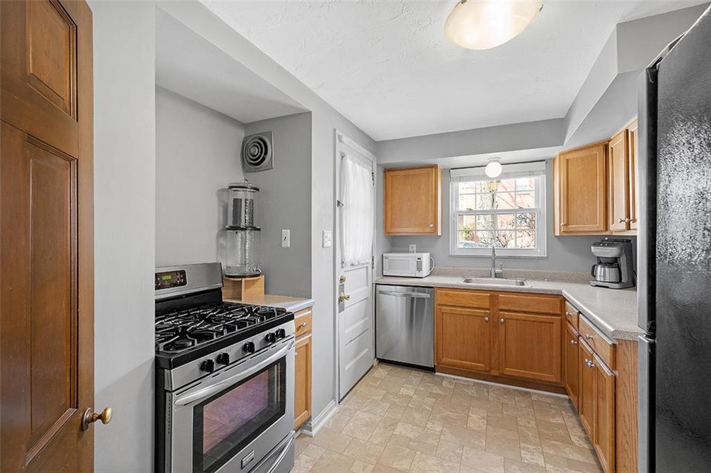 302 Sleepy Hollow Road Pittsburgh, PA 15228 - Photo 15 of 48 Gallery Image 15