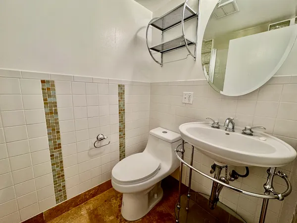 $125,000 | 5616 North Kenmore Avenue, Unit 2E, Chicago, IL 60660