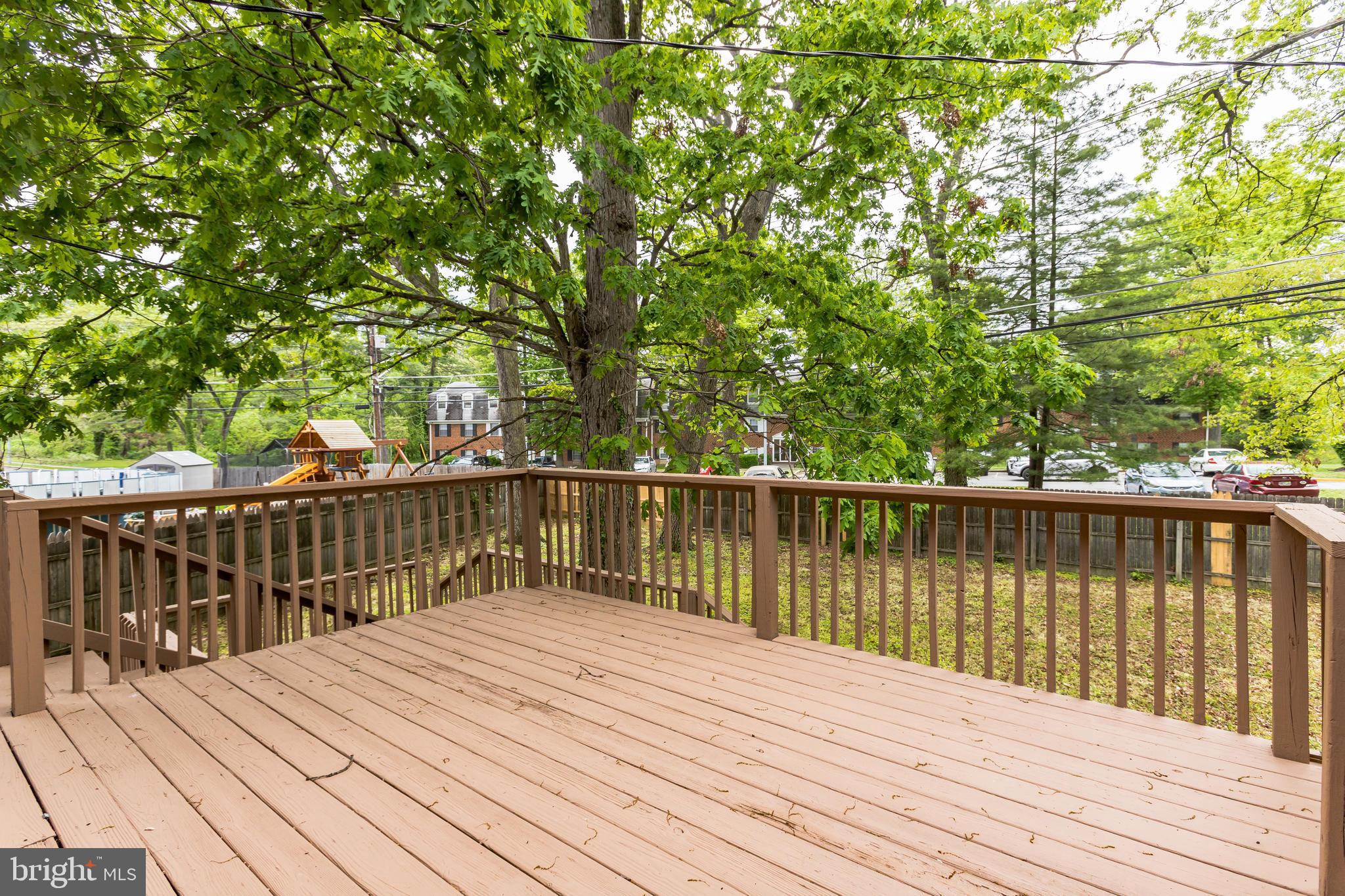740 Charing Cross Road Baltimore, MD 21229 - Photo 25 of 29 Deck