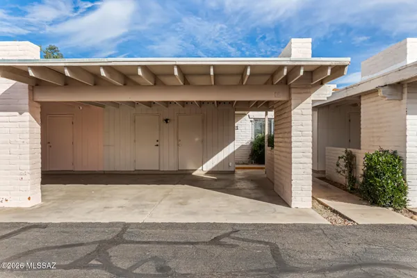$1,450 | 11 East Pastime Road, Tucson, AZ 85705