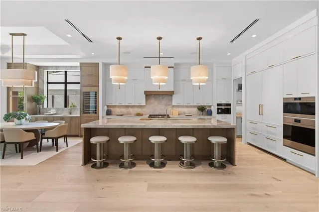 $5,350,000 | 850 10th Street North, Naples, FL 34102