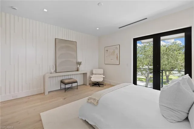 $5,350,000 | 850 10th Street North, Naples, FL 34102