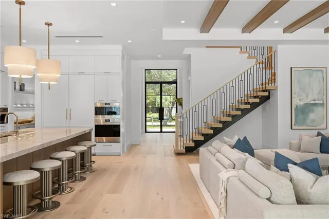 $5,350,000 | 850 10th Street North, Naples, FL 34102