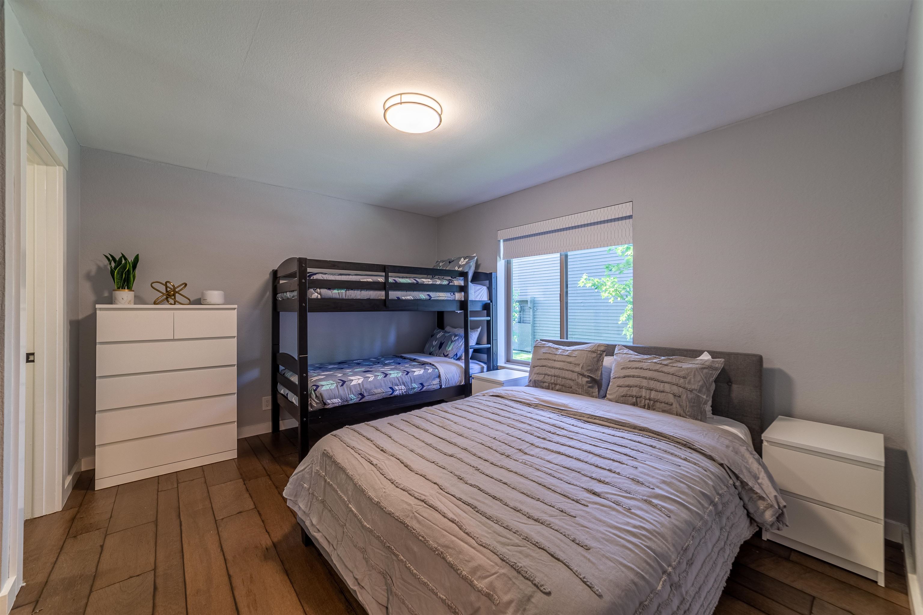 384 Joaquin Road, Unit 31 Mammoth Lakes, CA 93546 - Photo 18 of 29 Bedroom with dark wood finished floors and baseboards