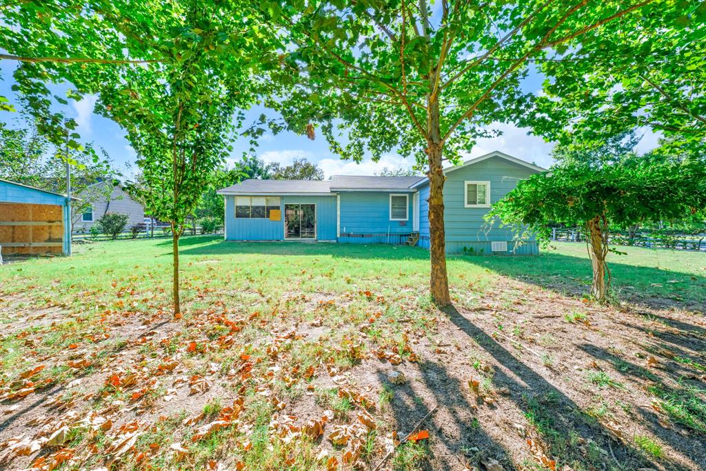 508 Smith Street Como, TX 75431 - Photo 5 of 19