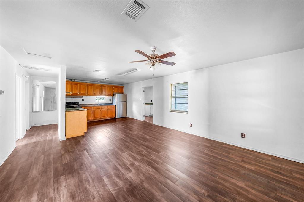508 Smith Street Como, TX 75431 - Photo 9 of 19