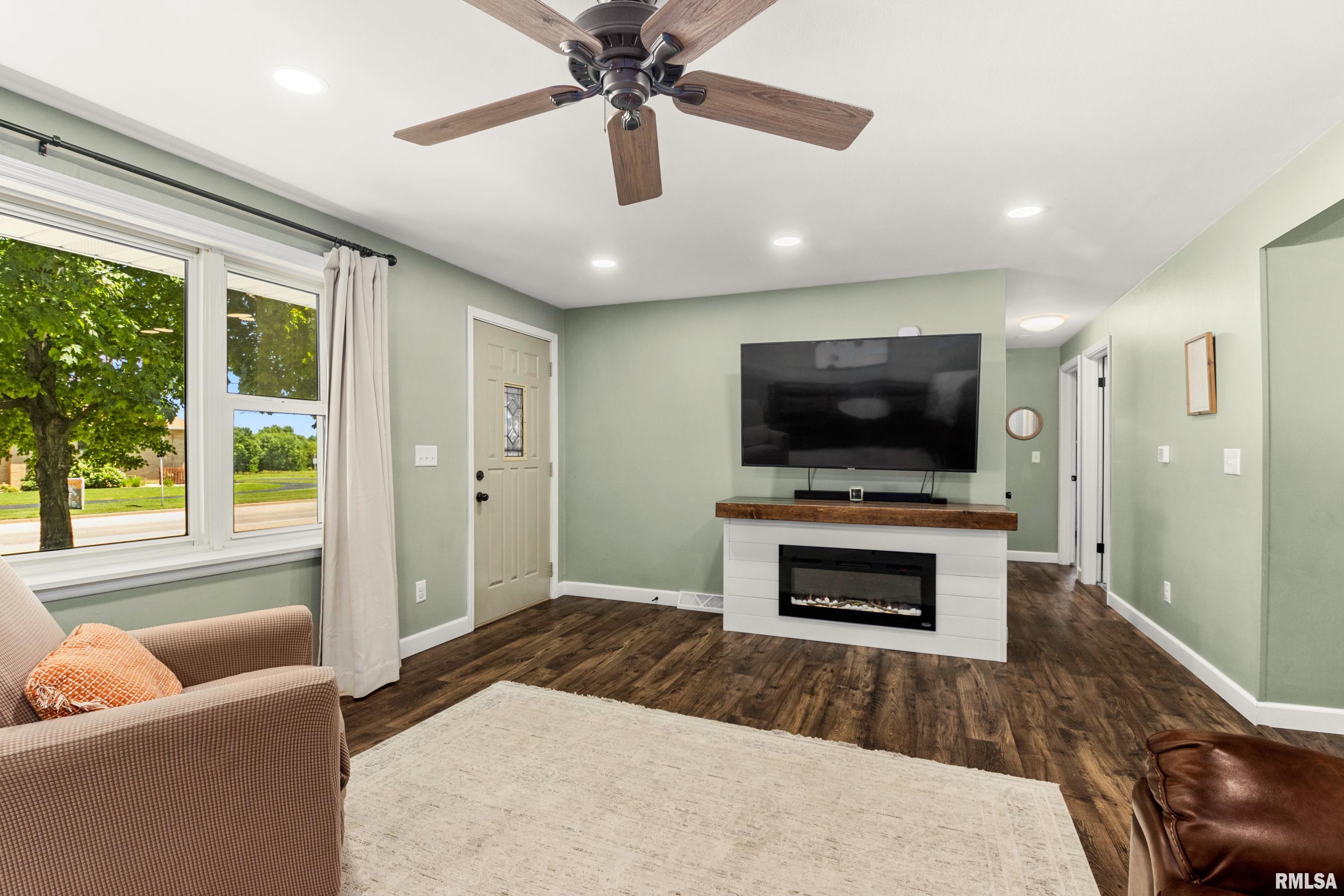 1114 South Main Street Washington, IL 61571 - Photo 7 of 38