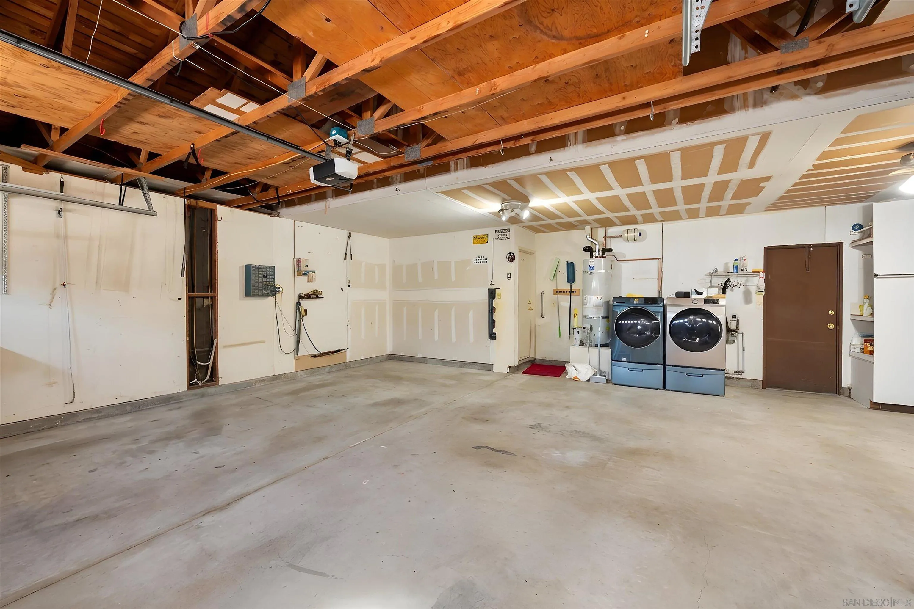 12679 Ridgeton Drive Lakeside, CA 92040 - Photo 24 of 33 a view of a car garage