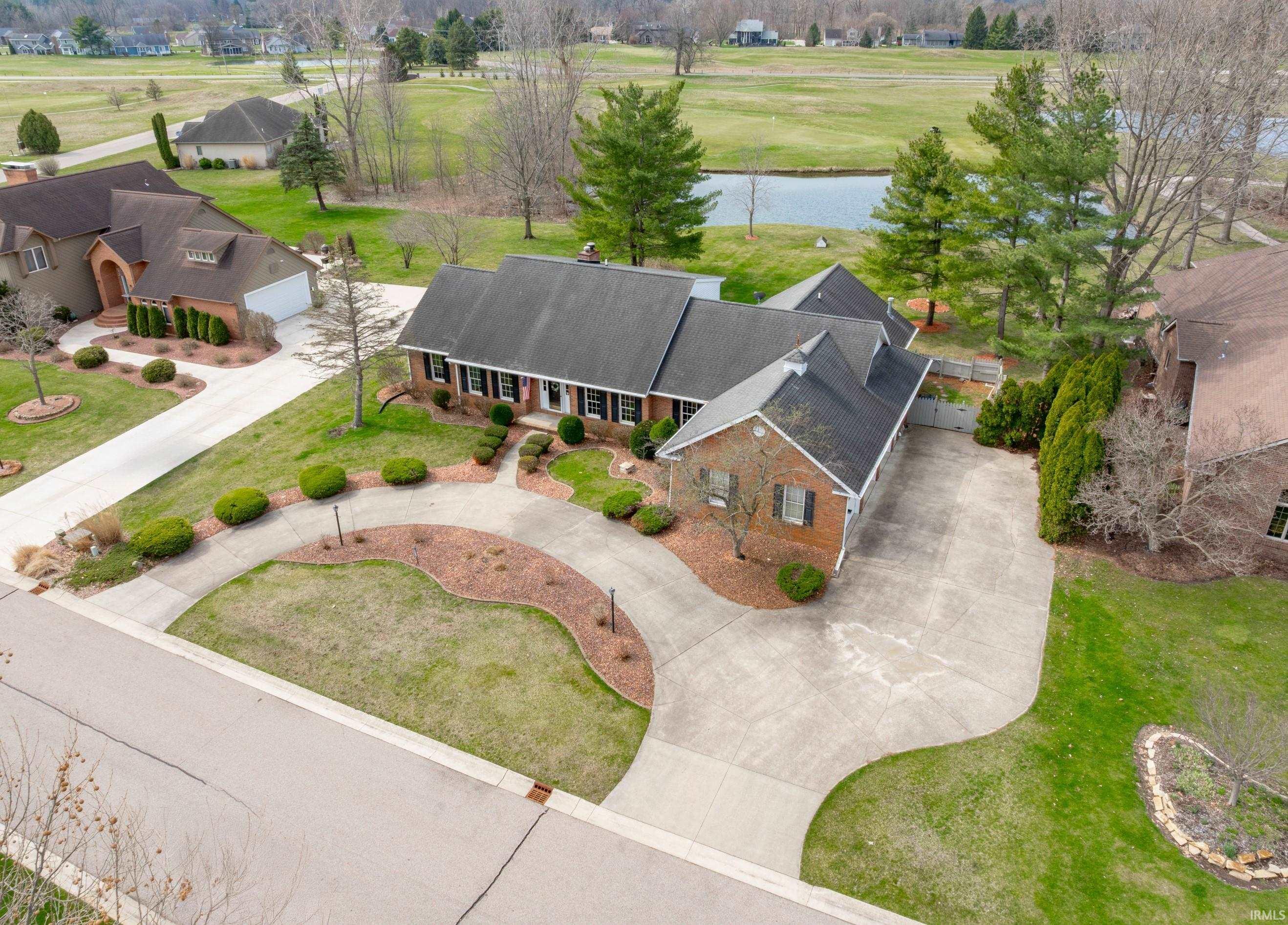 2817 East Prestwick Road Winona Lake, IN 46590 - Photo 3 of 36