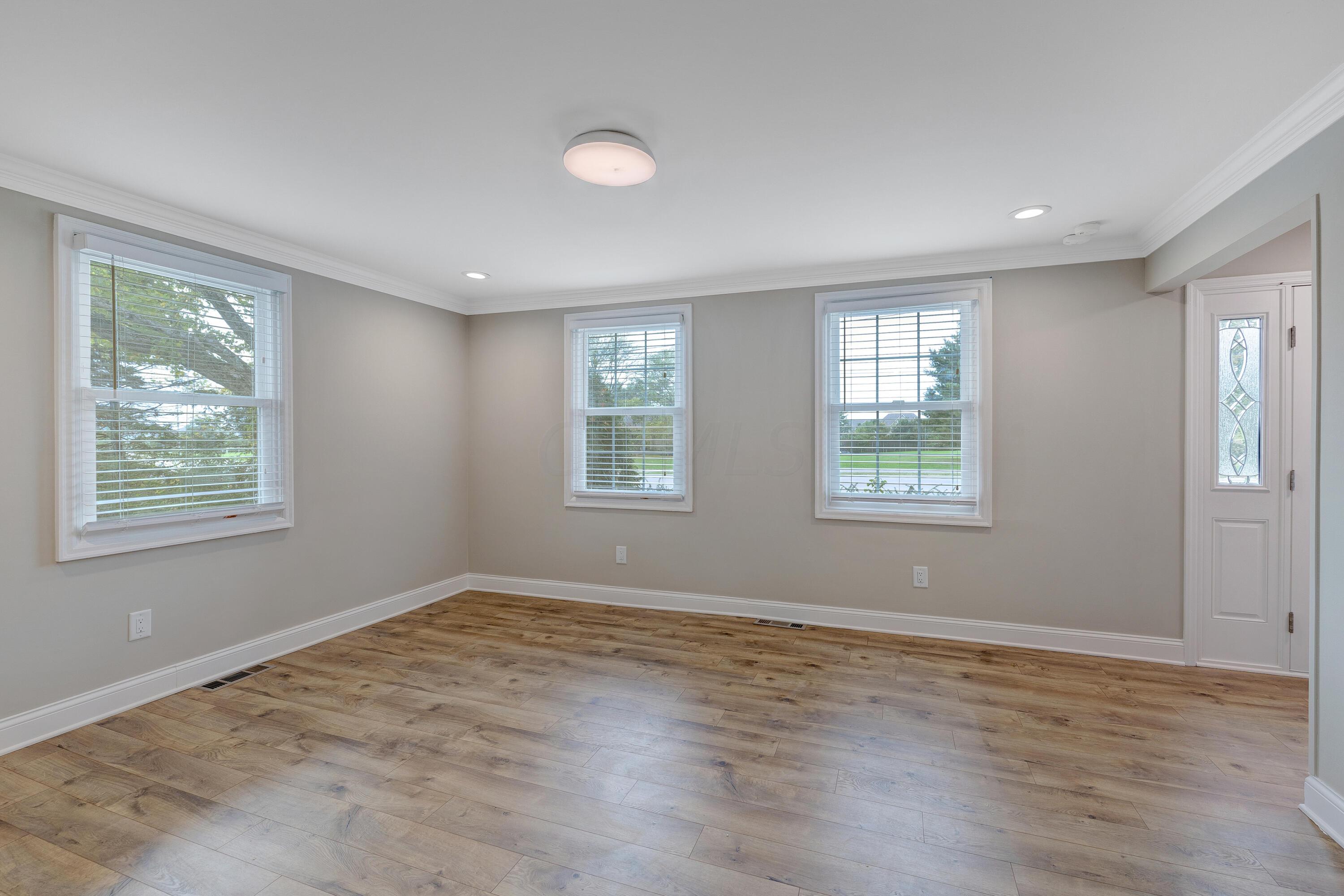 8119 South Old State Road Lewis Center, OH 43035 - Photo 19 of 50 Living room
