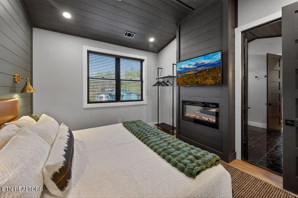 $2,585,000 | 130 Mills Park Road, Unit 9, Gatlinburg, TN 37738
