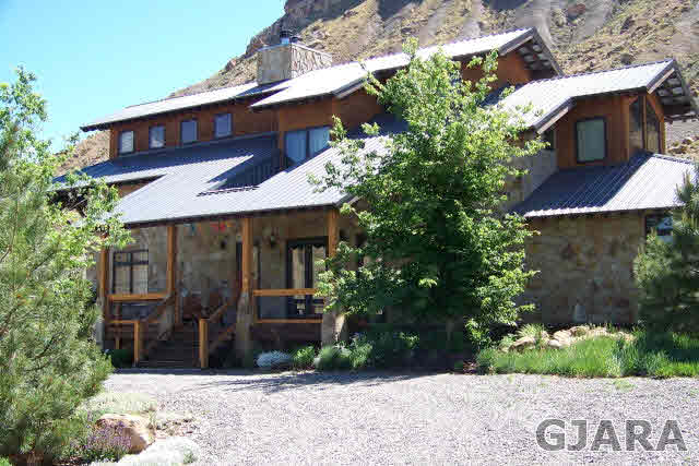 680 39 Road Palisade, CO 81526 - Photo 2 of 32 a front view of a house with garden