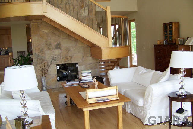 680 39 Road Palisade, CO 81526 - Photo 25 of 32 a living room with furniture and a lamp