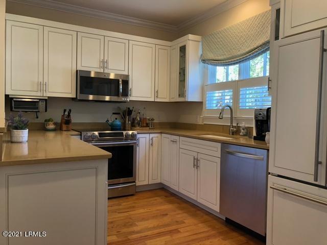 4 Mises Road Beaufort, SC 29907 - Photo 13 of 35 4 Mises Kitchen