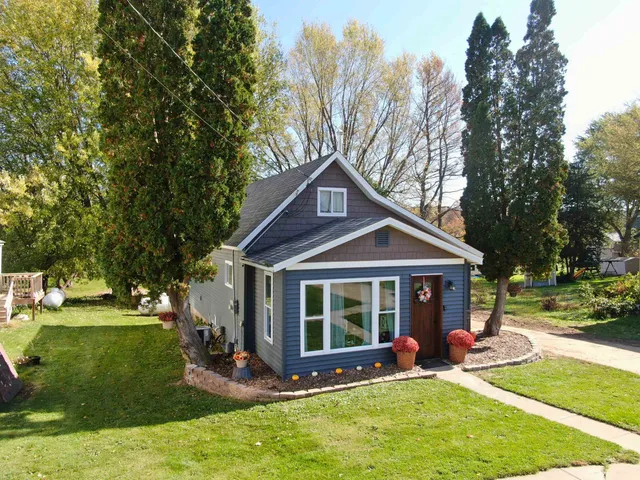 $230,000 | 404 Division Street, Ontario, WI 54651
