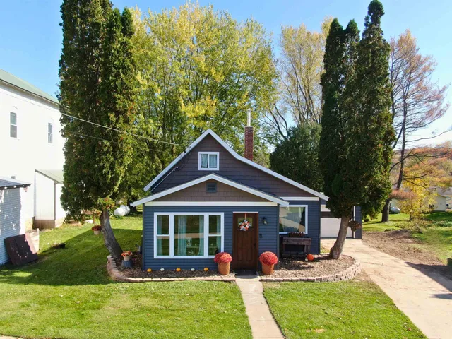 $230,000 | 404 Division Street, Ontario, WI 54651