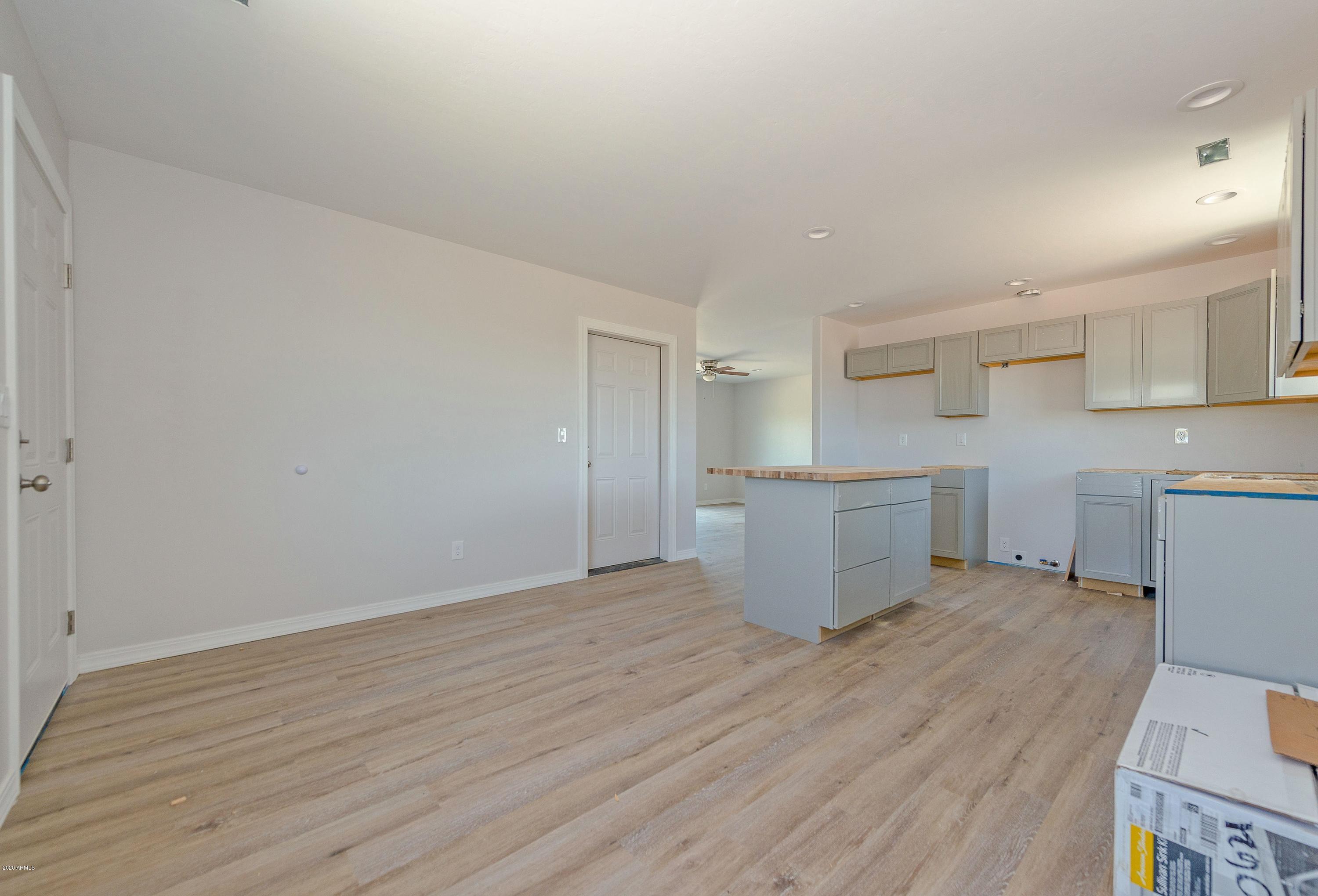 431 East Ahonen Road Paulden, AZ 86334 - Photo 11 of 32 011_KitchenDining