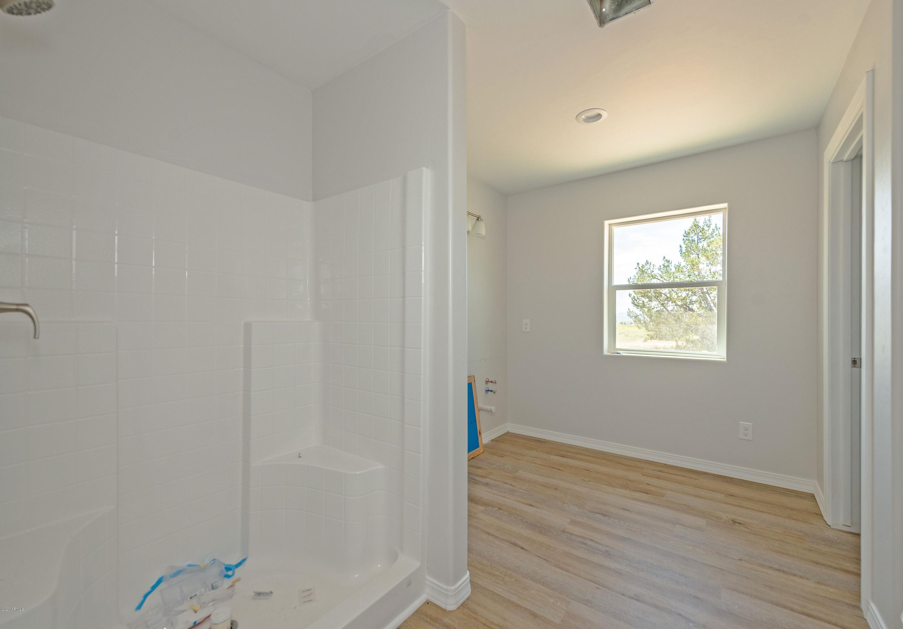 431 East Ahonen Road Paulden, AZ 86334 - Photo 14 of 32 014_Master Bathroom