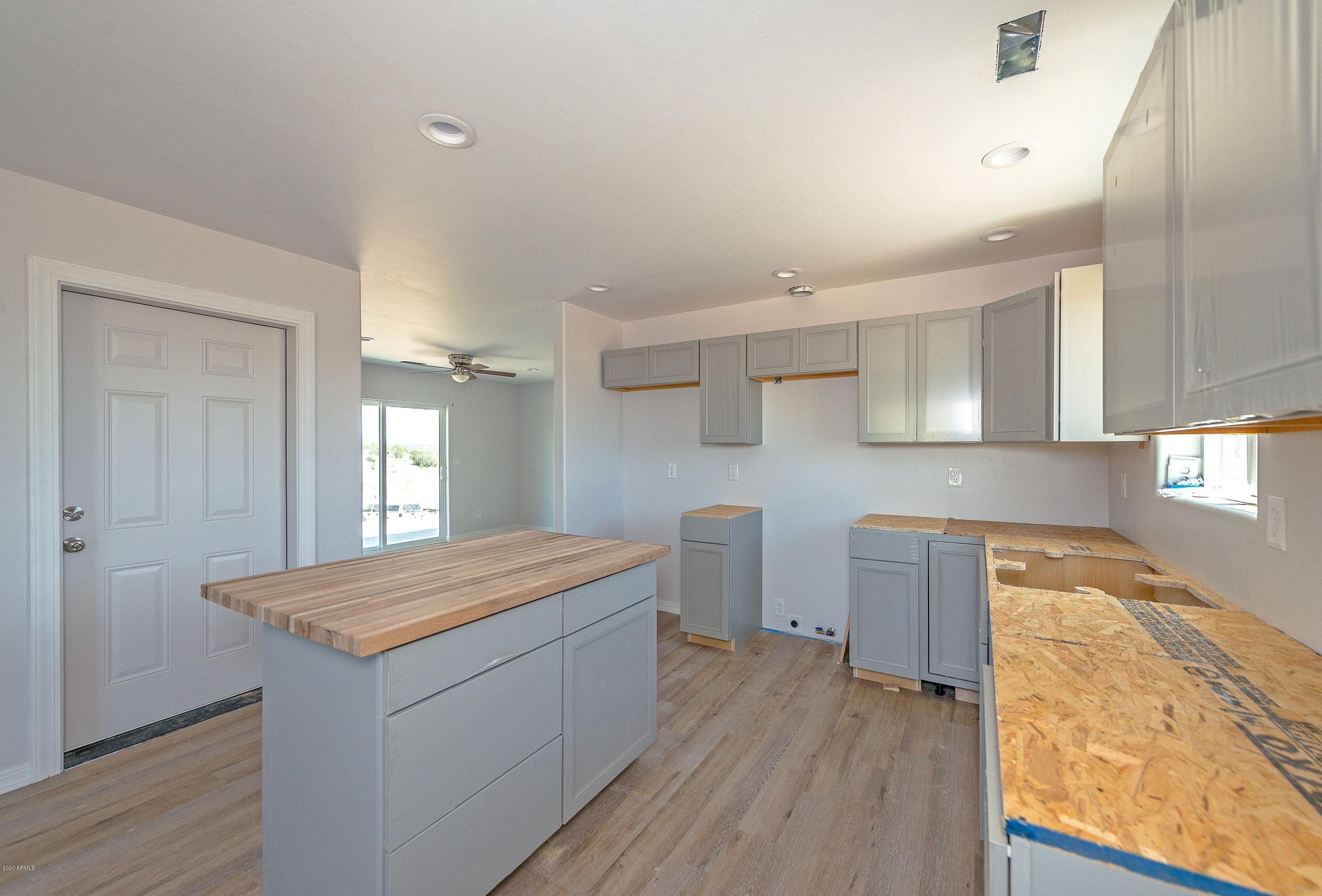 431 East Ahonen Road Paulden, AZ 86334 - Photo 8 of 32 008_Kitchen