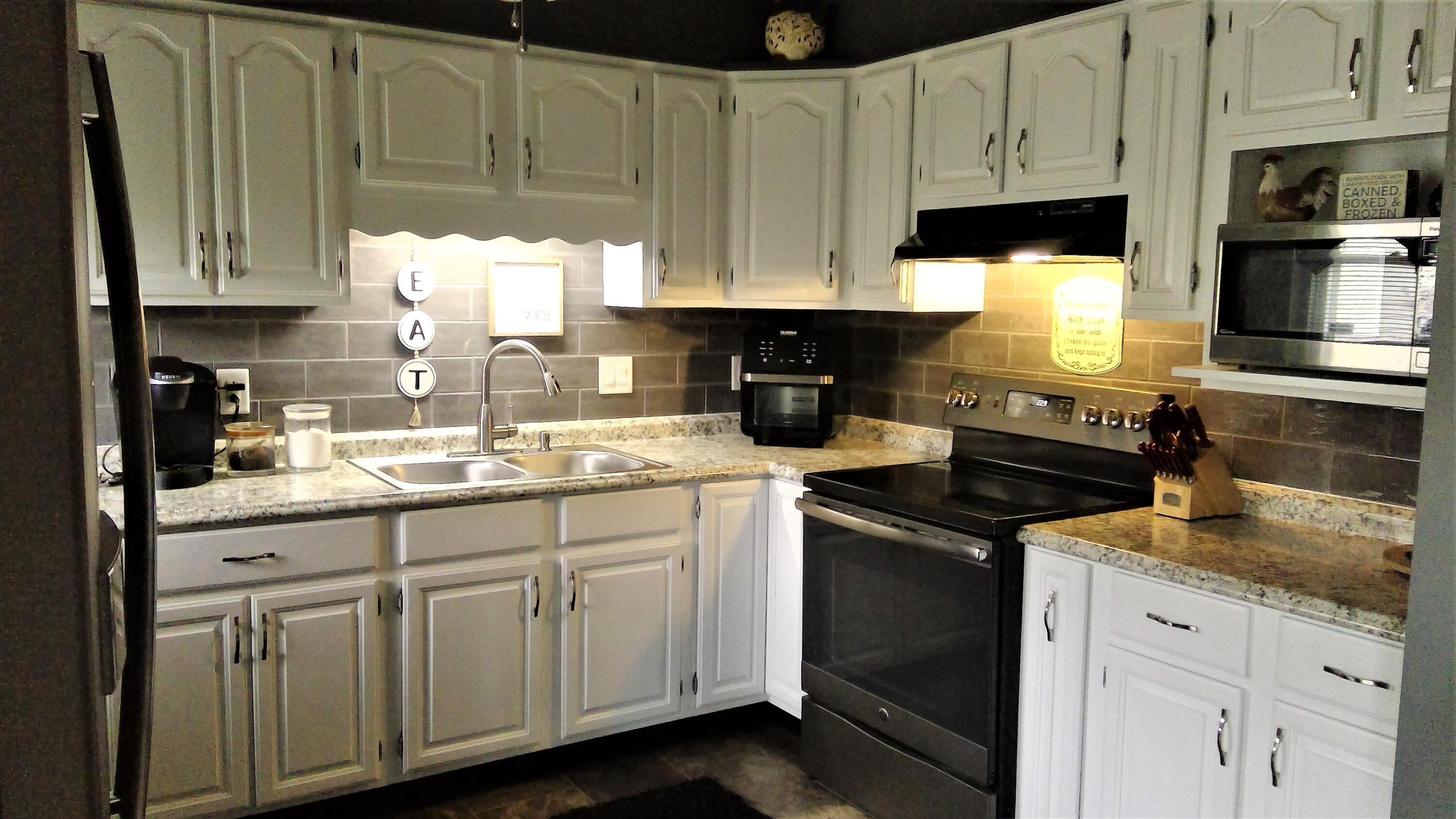 2328 Derr Road Springfield, OH 45503 - Photo 6 of 32 WIN_20220507_14_31_08_Pro (2)