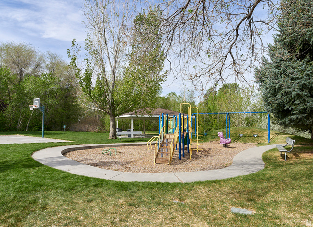 802 Sugar Maple Court Payson, UT 84651 - Photo 29 of 30 Community jungle gym with a lawn