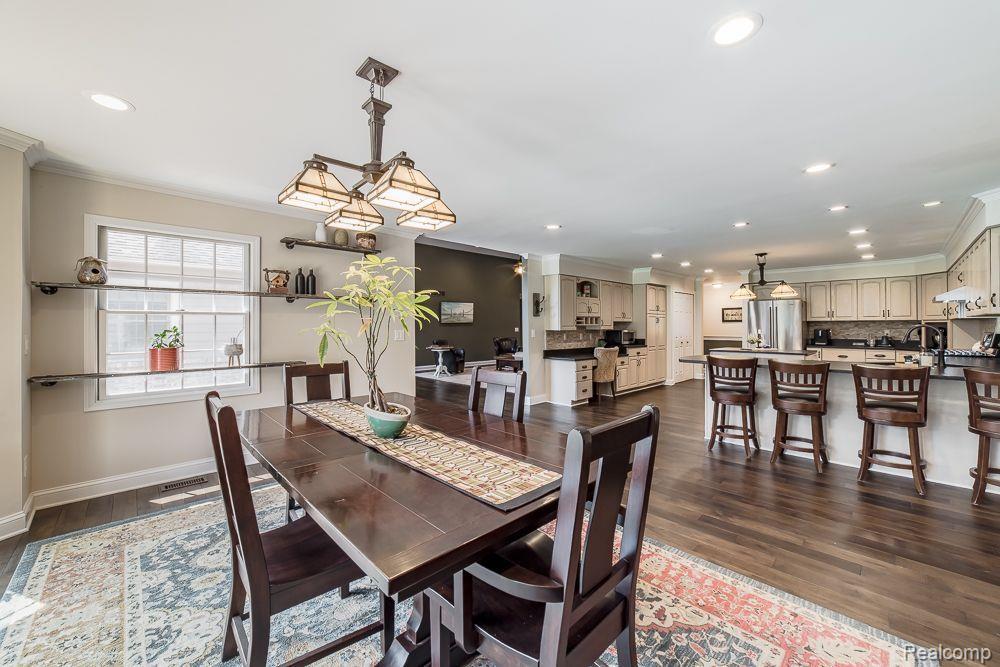 8360 Woodview Road Clarkston, MI 48348 - Photo 24 of 61 Custom lighting