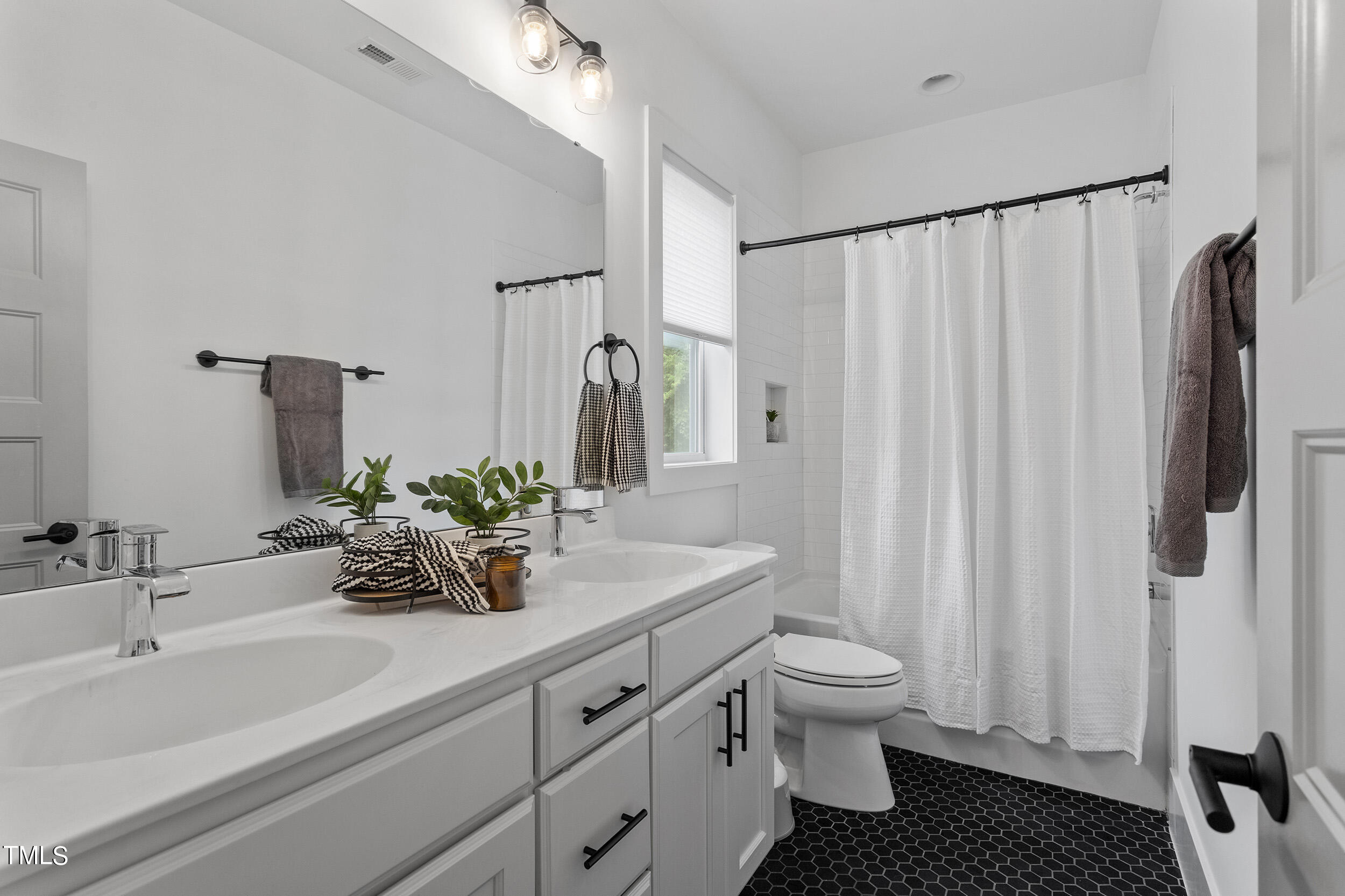 1328 Courtland Drive Raleigh, NC 27604 - Photo 28 of 42 1328 Courtland Drive_31