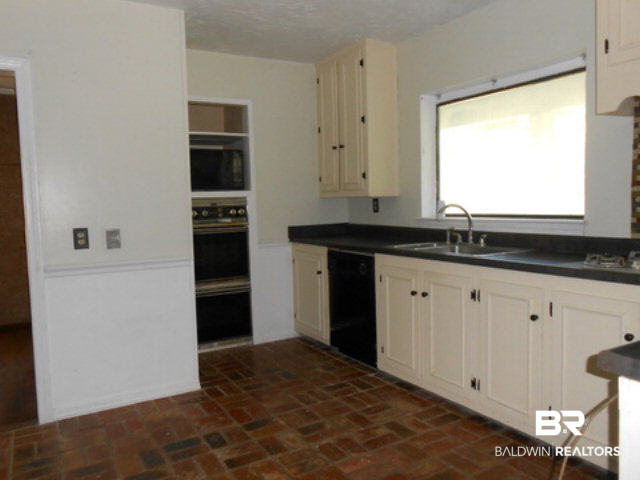 216 Court Street Mobile, AL 36611 - Photo 7 of 22