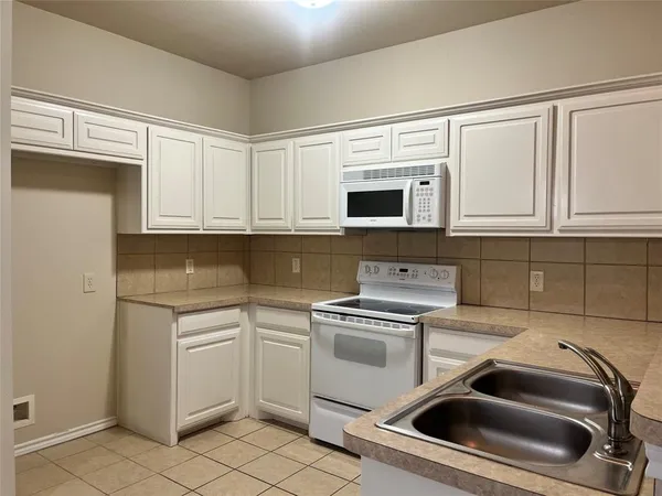 $1,945 | 3259 Wexford Drive, Garland, TX 75043