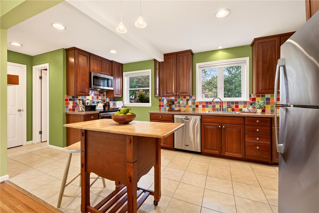 41 Rock Beach Road Irondequoit, NY 14617 - Photo 12 of 42 Gallery Image 12