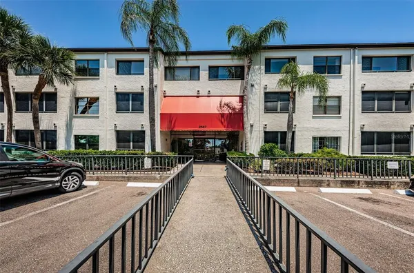 $129,990 | 2587 Countryside Boulevard, Unit 6109, Clearwater, FL 33761