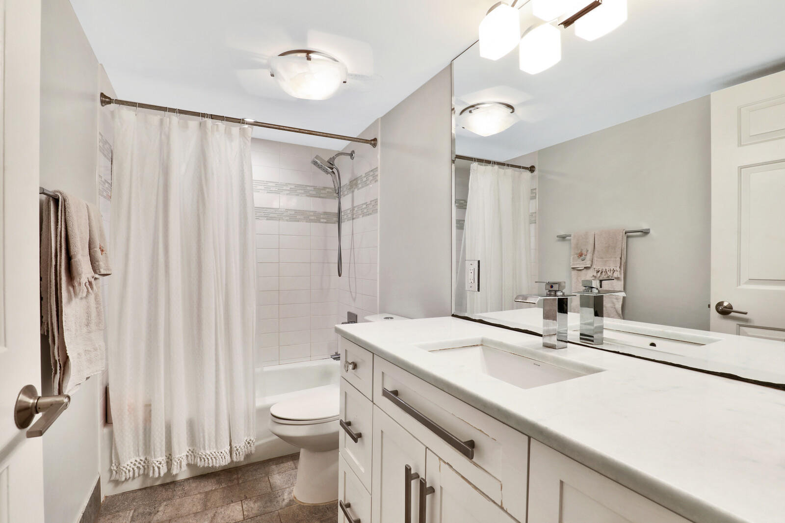 800 Jeffery Street, Unit 201 Boca Raton, FL 33487 - Photo 30 of 50 Guest Bathroom