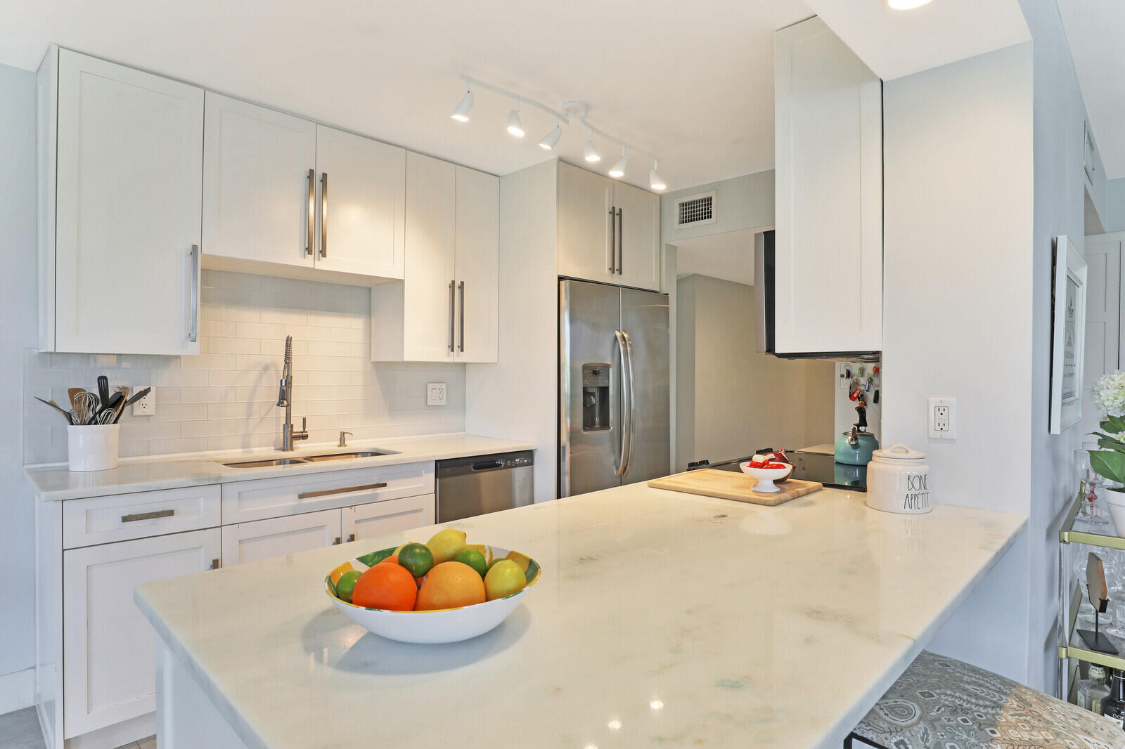 800 Jeffery Street, Unit 201 Boca Raton, FL 33487 - Photo 5 of 50 Renovated Gourmet Kitchen