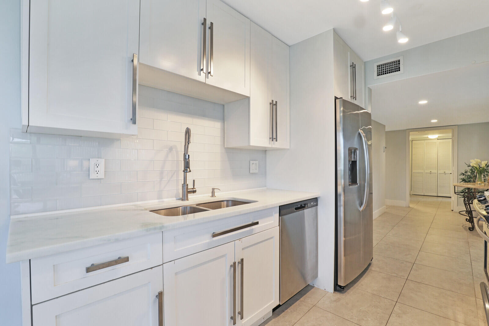 800 Jeffery Street, Unit 201 Boca Raton, FL 33487 - Photo 6 of 50 Spacious Renovated Kitchen