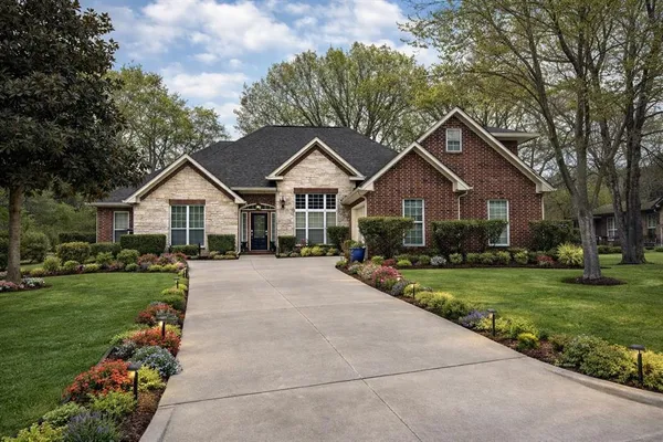 $449,995 | 910 Holly Hill Lane, Mount Pleasant, TX 75455