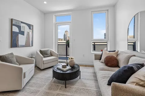 $1,300,000 | 1395 Washington Street, Unit PH605, Boston, MA 02118