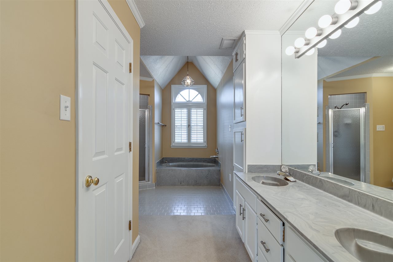 420 Meadvale Road Memphis, TN 38120 - Photo 14 of 25 Note the in-bath vaulted ceiling.