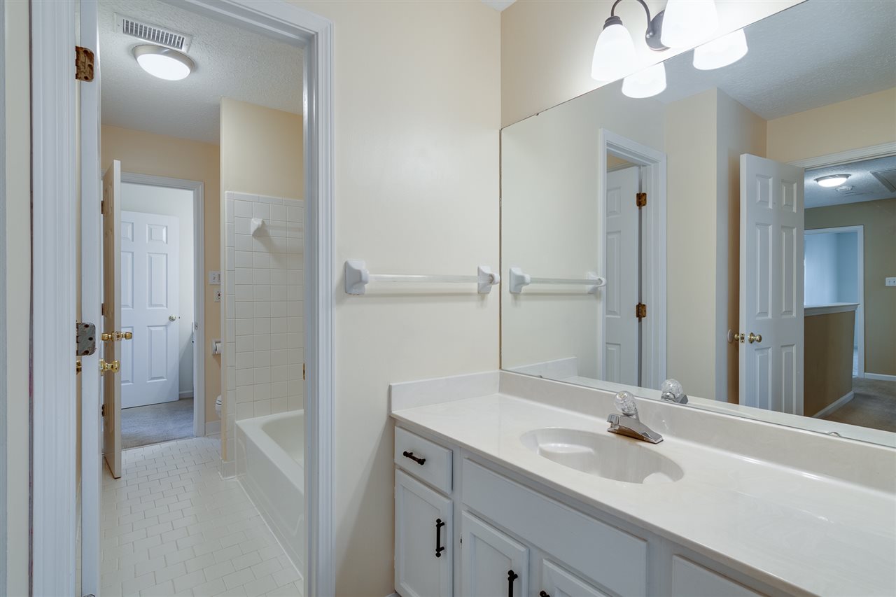 420 Meadvale Road Memphis, TN 38120 - Photo 21 of 25 Separate vanities for enhanced privacy.