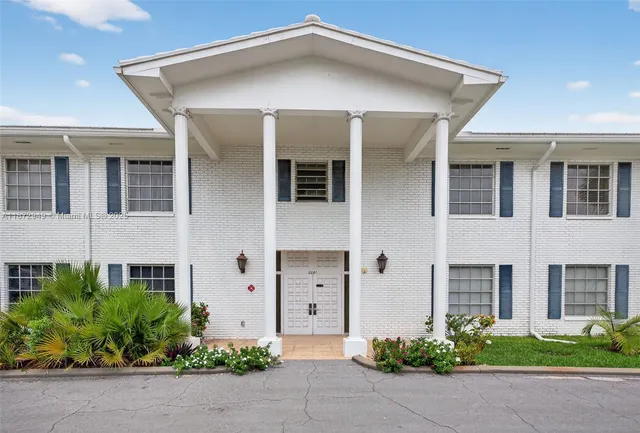 $129,000 | 2261 Northeast 67th Street, Unit 1806, Fort Lauderdale, FL 33308