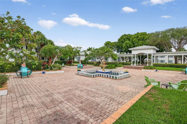 $129,000 | 2261 Northeast 67th Street, Unit 1806, Fort Lauderdale, FL 33308